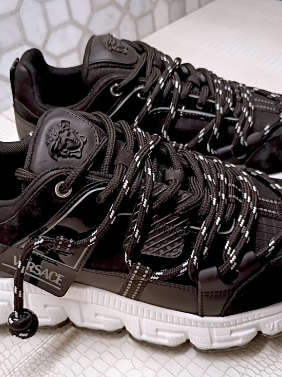 Rare  Brand New Classic Elegant Versace Trigreca Black Sneakers Size 40 EU main image 13
